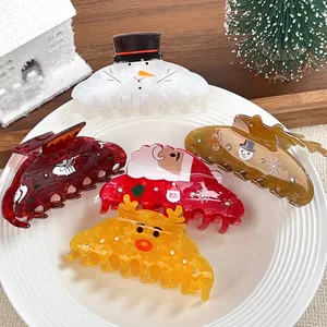 Détail des pinces à cheveux de Noël colorées avec des décorations festives en strass