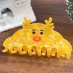 Détail d'une pince à cheveux renne en acétate jaune translucide avec des strass