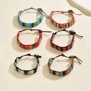 Bohemian-Stil Sechser-Set bunte Perlenarmbänder mit rustikalem Knopfverschluss