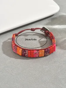 Detailansicht eines 24 cm langen Boho-Armbands aus Naturstein mit Lederkordel
