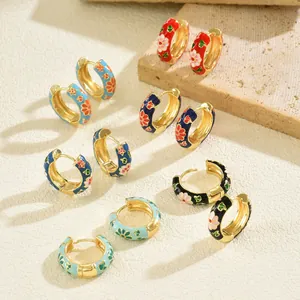 Créoles en émail floral doré avec motifs de fleurs colorées pour femmes