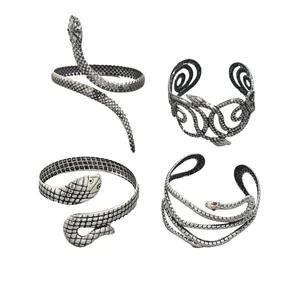 Set de pulseras de serpiente plateadas retro con diseño gótico punk y texturas metálicas