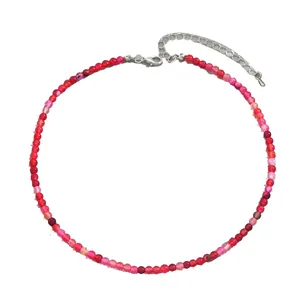 Collana artigianale con perline rosse e rosa e chiusura a moschettone in argento regolabile