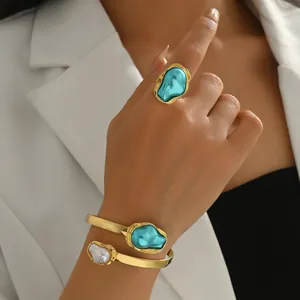 Σετ χρυσό βραχιόλι και δαχτυλίδι με τυρκουάζ πέτρα και διακόσμηση από μαργαριτάρια