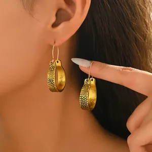 Créoles dorées vintage avec motif de tournesol pour femmes au style ethnique bohème