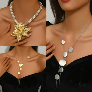 Women Fashion Alloy Flower Heart Round Disc Pendant Necklace Gold Silver Plated Statement Chain For Daily Party Jewelry