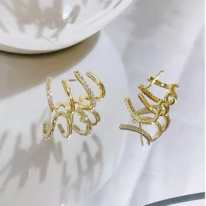 Elegante vergoldete Mehrschicht-Krallenohrstecker mit funkelndem Zirkonia-Inlay für Damen