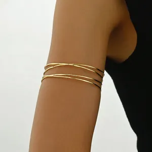 Bracciale rigido da braccio geometrico multistrato dorato minimalista da donna