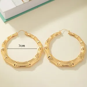 Schicke 7cm goldene Creolen mit Bambustextur für Damen im auffälligen Hip-Hop-Stil