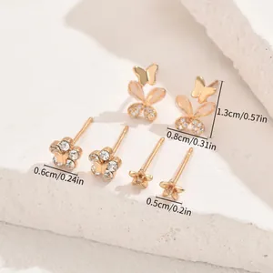 Juego de tres pares de pendientes dorados de mariposa y flores con circonitas brillantes