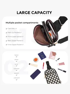 Détails de l'intérieur du sac à damier et de sa capacité de rangement organisée