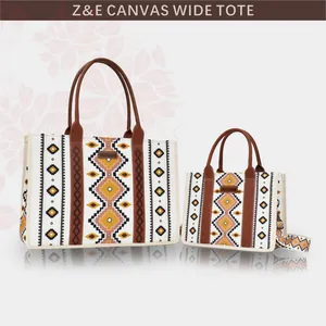 Details von Bohemian Canvas-Tote-Bags mit geometrischen Drucken und Ledergriffen