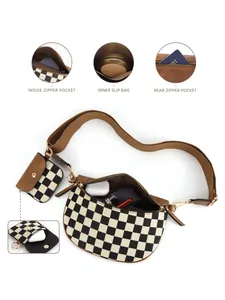 Détail du sac banane à damier montrant les poches internes et le porte-monnaie
