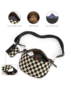 Détail de la sacoche banane à damier avec poches internes et petit étui pour écouteurs