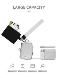 Detailansicht der multifunktionalen Handgelenktasche mit Platz für Karten und Schlüssel