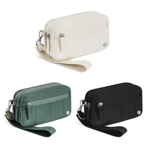 Pochettes en nylon imperméable avec trois compartiments en blanc cassé, vert foncé et noir