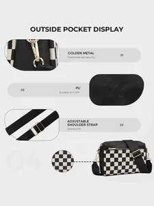 Vue détaillée du sac bandoulière à damier avec ferrures dorées et sangle réglable