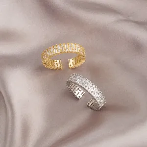 Lussuosi anelli regolabili oro e argento con pavé di zirconi rettangolari su seta fine