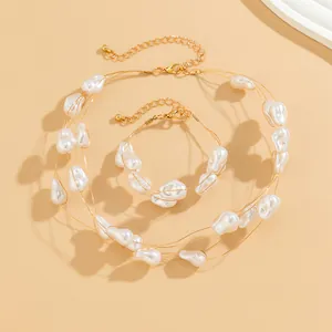 Parure collier et bracelet en perles baroques avec fils dorés et fermoirs mousquetons réglables
