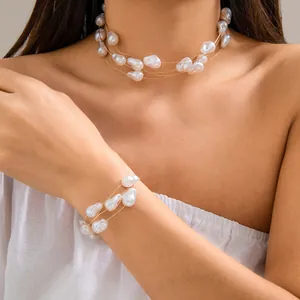 Ensemble élégant de collier et bracelet en perles baroques dorées pour femme style chic