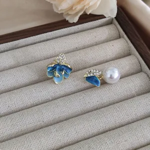925 Silber Ohrringe mit blauem Blumenverlauf, Perlen und goldenen Akzenten im Set