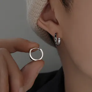 Pendientes de aro hombre en plata de ley S925 con diseño de patrón de estrella grabado