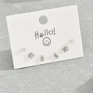 Set di orecchini floreali in argento con borchie in zircone e disegni a forma di tulipano