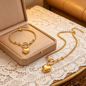 Chic gold heart pendant U-link necklace and bracelet jewelry set in vintage style