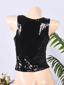 Vue arrière détaillée d'un haut noir à paillettes sans manches avec coupe ajustée