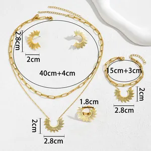 Set di gioielli girasole dorati con collane a doppio filo, bracciali, orecchini e anello
