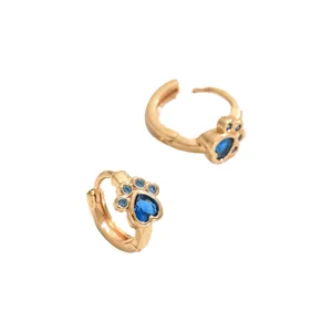 Orecchini a cerchio a zampa d'orso in oro con zirconi blu a forma di cuore da donna
