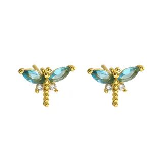 Goldene Libellen-Ohrstecker mit hellblauen Edelsteinen im Marquise-Schliff und Zirkonia