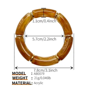 Dettagli e dimensioni del bracciale in acrilico ambra con motivo leopardato e perline