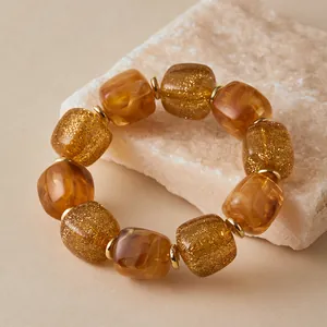Retro Armband mit gemischten quadratischen Perlen in Goldglitzer- und Bernsteinoptik