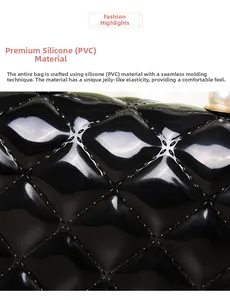 Détail macro du mini sac en PVC noir brillant avec décoration luxueuse de perles