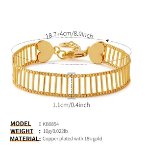 Pulsera multicapa bañada en oro de 18K con corazones y detalles de 1,1 cm de ancho