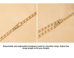 Détail de la bandoulière en chaîne dorée réglable avec mousqueton amovible pour petits sacs