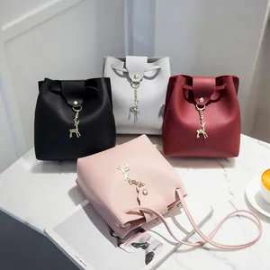 Dames Mode PU Leer Mini Bucket Tas Met Herten Bedeltje Trekkoord Crossbody Schoudertas Voor Dagelijks Casual Straatstijl Portemonnee