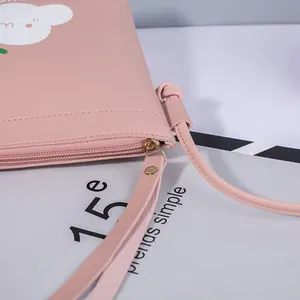 Piccola borsa a tracolla rosa in pelle PU con motivo a nuvola e cerniera dorata di classe