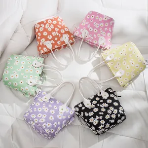 Mini Sac Seau Imprimé Marguerite pour Femmes en Cuir PU Sac à Main Sac à Bandoulière Avec Sangle Réglable Floral Casual Tote Bag Sac à Main