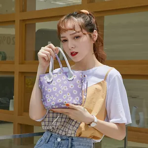 Mini sac seau violet à imprimé marguerites avec doubles poignées et fine bandoulière