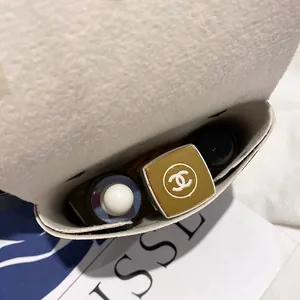 Innenansicht der Mini-PU-Gürteltasche mit Leopardenmuster und Platz für Lippenstift