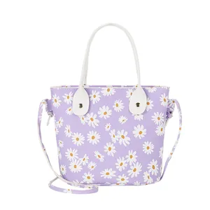 Mini sac seau lavande avec imprimé marguerites blanches et bandoulière réglable pratique
