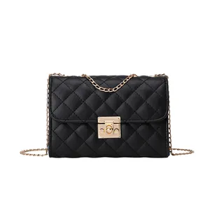 Elegante borsa a tracolla trapuntata nera da donna con catena d'oro e chiusura