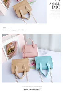 Vue détaillée des sacs chaîne en cuir pour femmes avec poignées à nœuds pastel