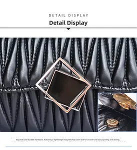 Dettaglio borsa in pelle matelassé nera con elegante fibbia quadrata in oro rosa e chiusura