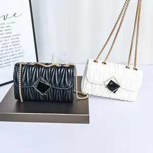 Elegante Borsa a Spalla da Donna in Pelle PU Trapuntata Con Catena in Metallo Dorato Fibbia Geometrica Borsa a Tracolla alla Moda