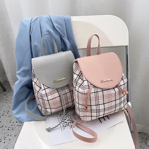 Mini mochila de cuadros elegante con solapa de cuero PU y cordón en gris y rosa
