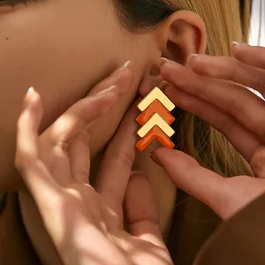 Mode 18K Vergoldet Messing Chevron Ohrstecker Für Damen Kreativ Emaille Orange V-Form Geometrische Ohrringe Schmuck