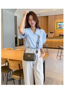 Sac bandoulière chic pour femme avec imprimé monogramme et large sangle lettrée